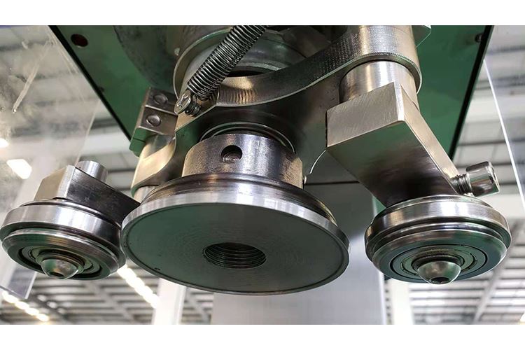 lid sealing machine